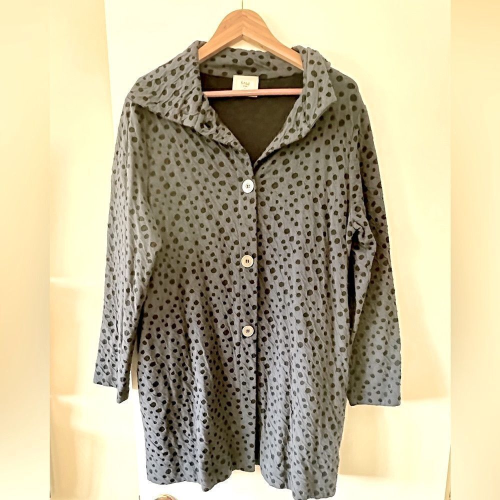 Unstructured lightweight jacket, fully lined. Cute polka dot detail.  Size L